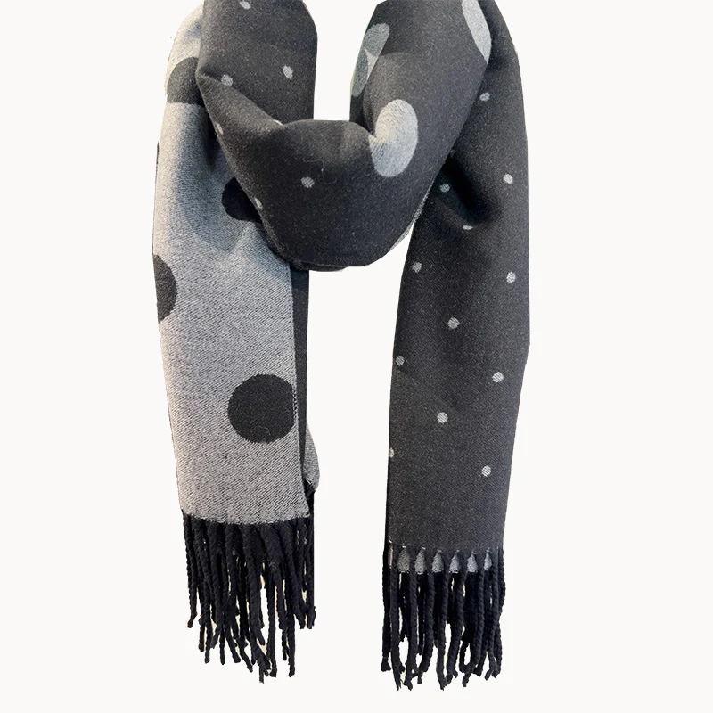Sciarpa donna double face a pois nero e grigio con frange - immagine 2