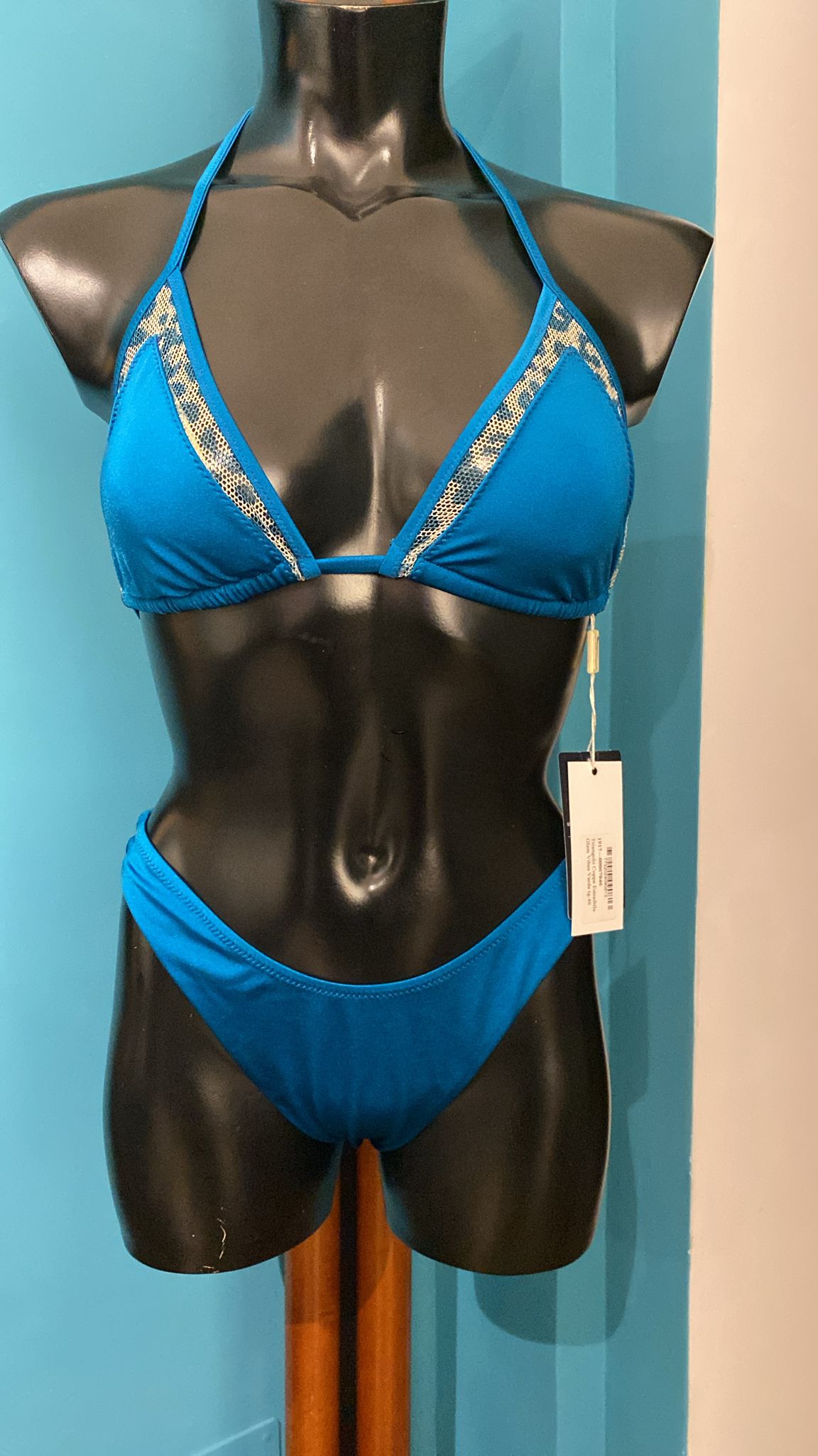 Bikini a Triangolo con Dettaglio in Rete e Slip Brasiliano