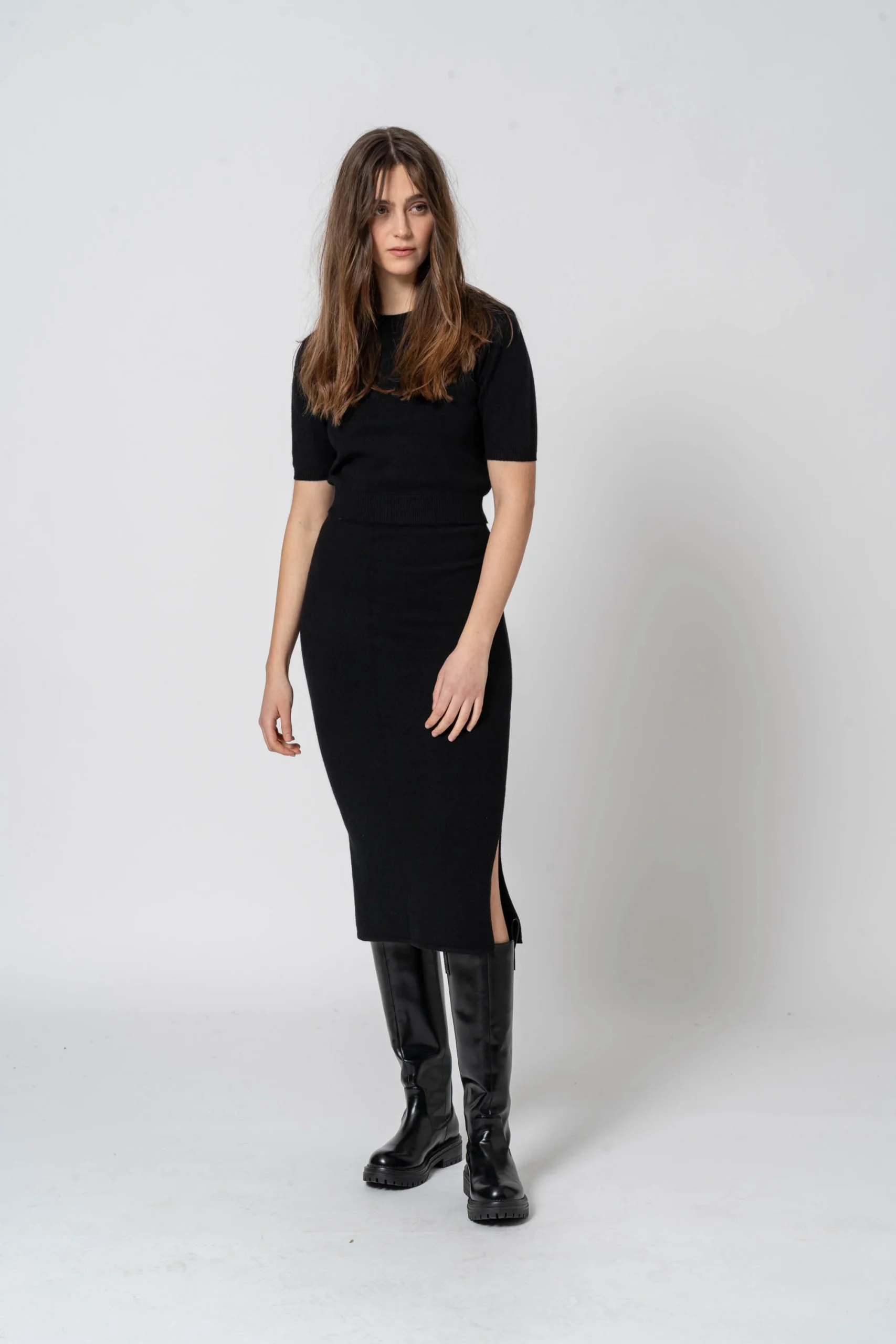 Gonna lunga con spacchi nero - immagine 2