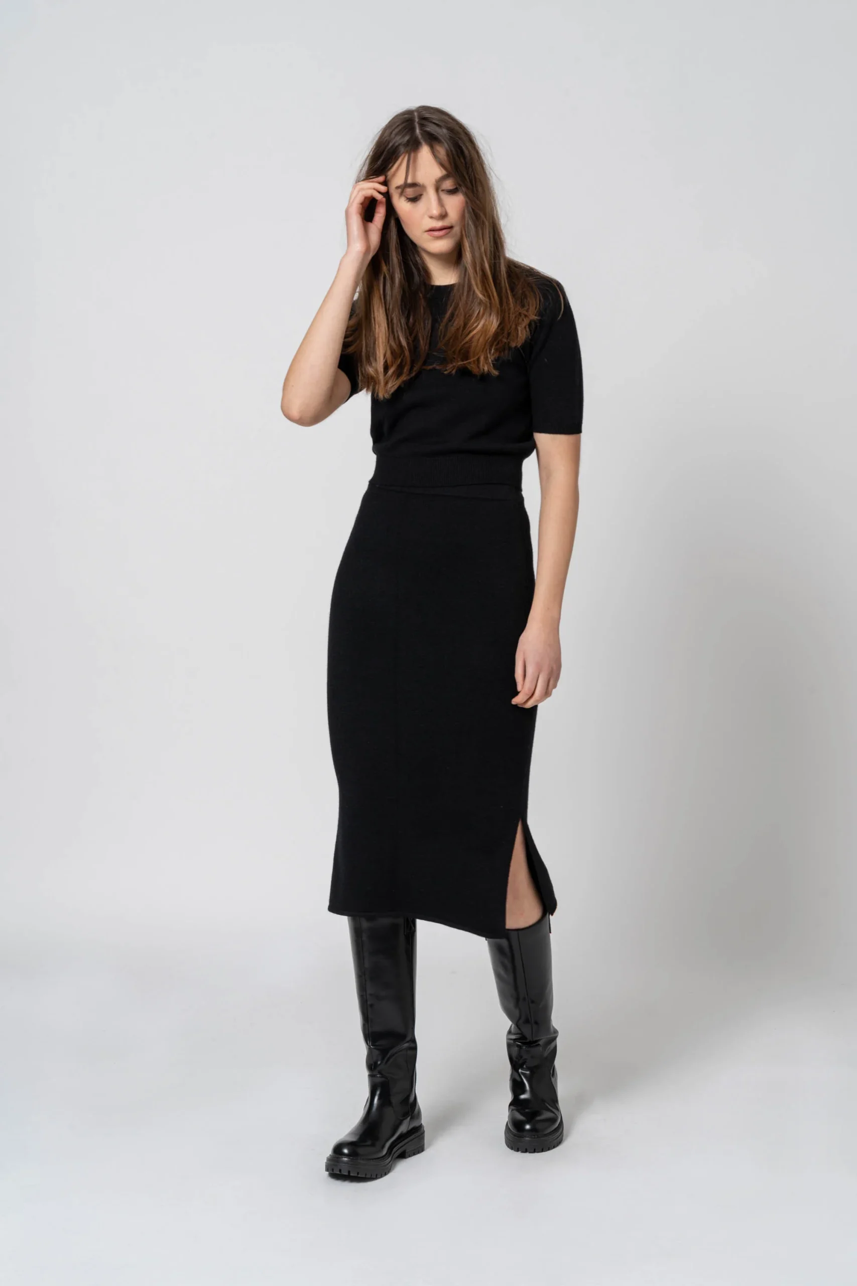 Gonna lunga con spacchi nero - immagine 3