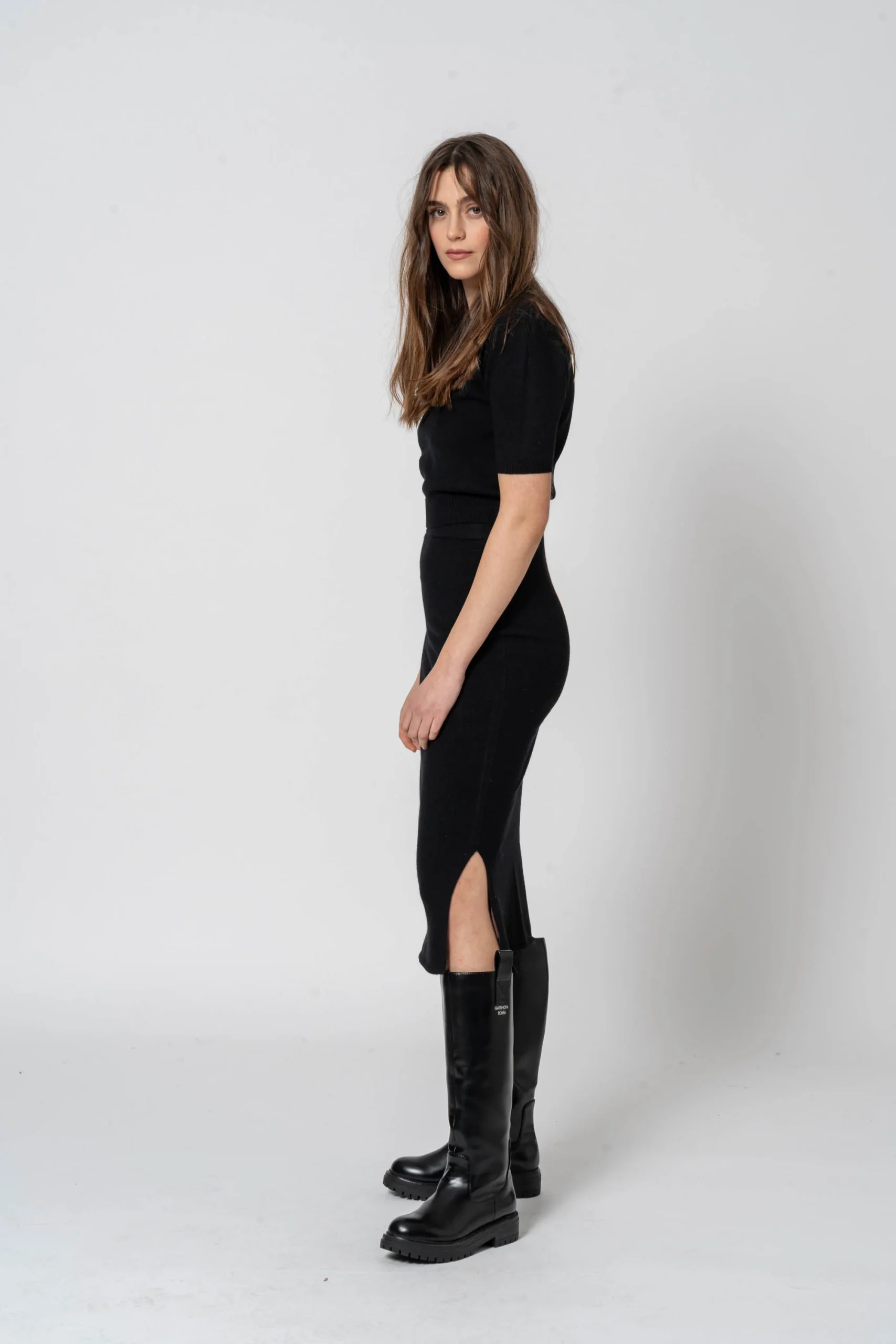 Gonna lunga con spacchi nero - immagine 4