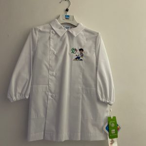 Grembiule Asilo Bianco con Ricamo Calciatore – Taglie 2A e 3A
