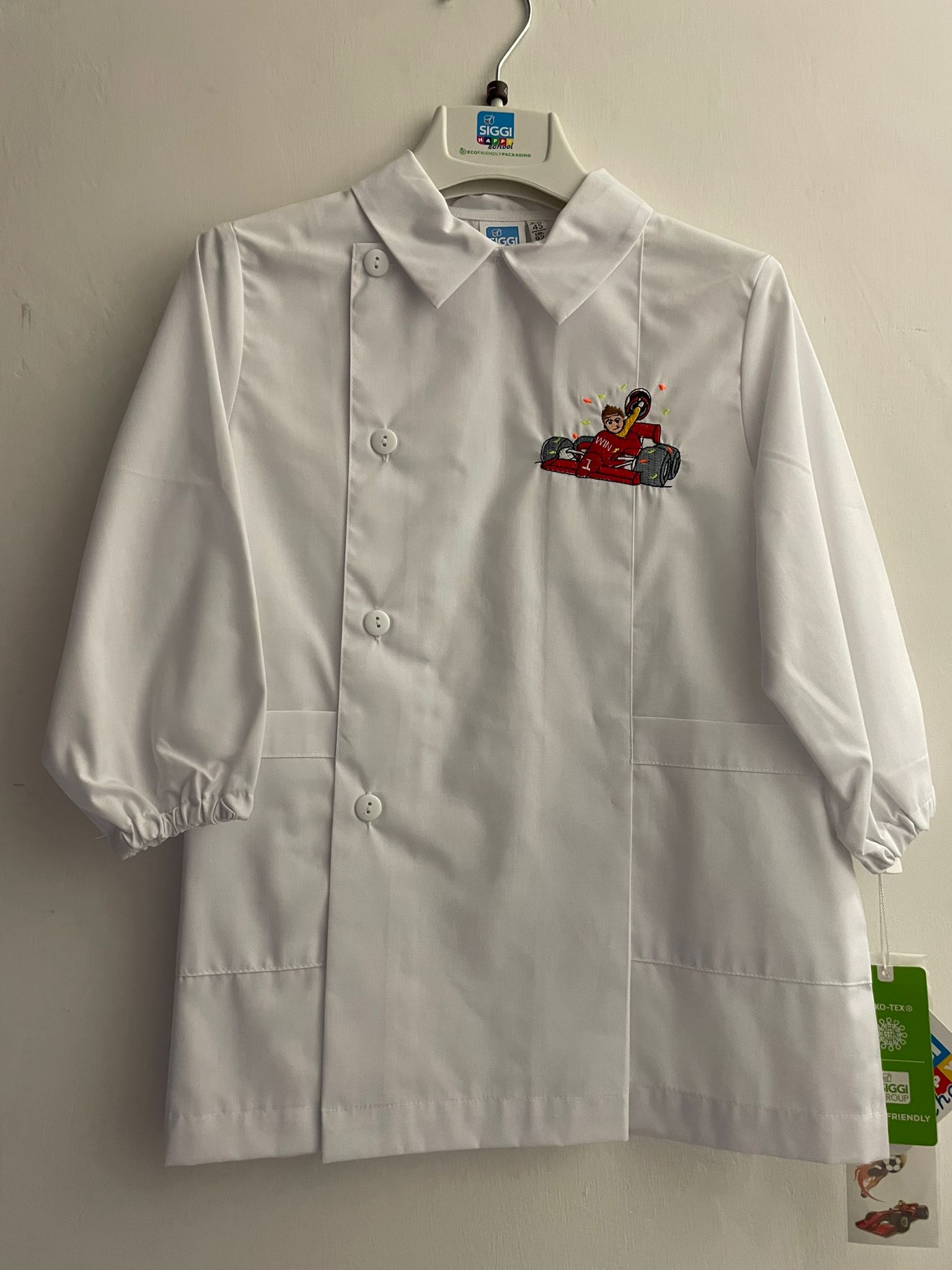 Grembiule Asilo Bianco con Ricamo Ferrari – Taglia 2A - immagine 2