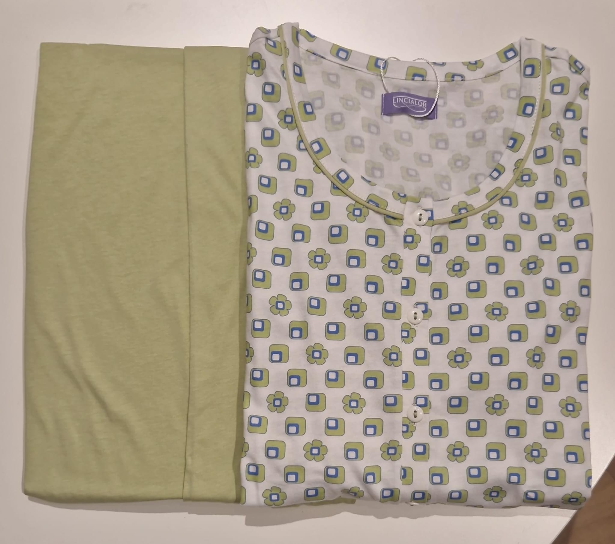 Pigiama Linclalor donna in cotone leggero con maglia a fantasia e pantalone verde - immagine 2