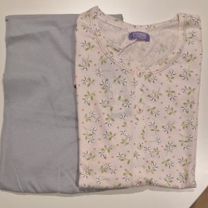 Pigiama Linclalor donna in cotone leggero con maglia a fiorellini rosa e pantalone grigio