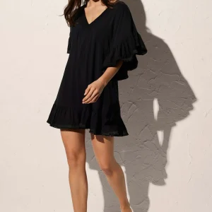 Abito nero con scollo a V